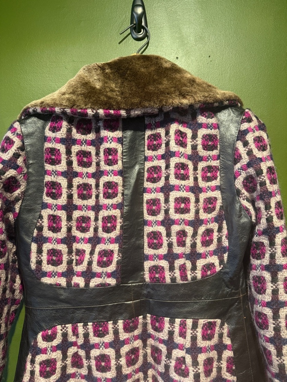 Vintage Womens Pink Patterned Long Coat with Faux Fur Collar - Picture 10 of 11